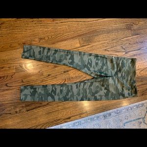 Green camouflage tights Forever 21